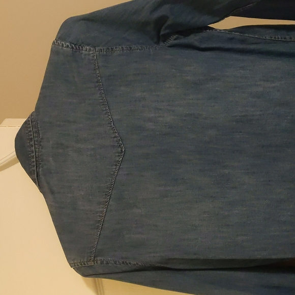 🖤SOLD🖤GAP Chambray button-up - Picture 5 of 5